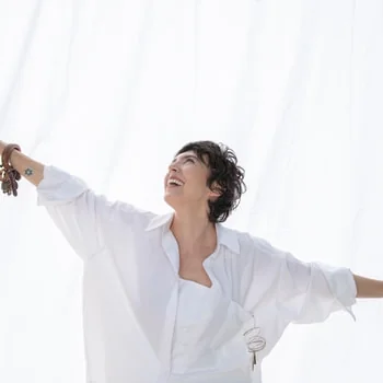 Adriana Calcanhotto apresenta show da turnê “Errante” na Pupileira